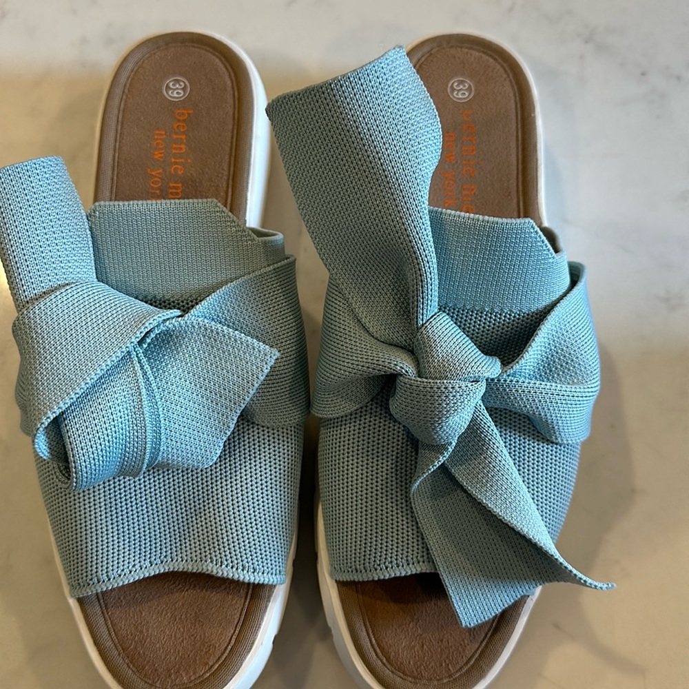 Bernie Mev Omar blue Freesia slip on